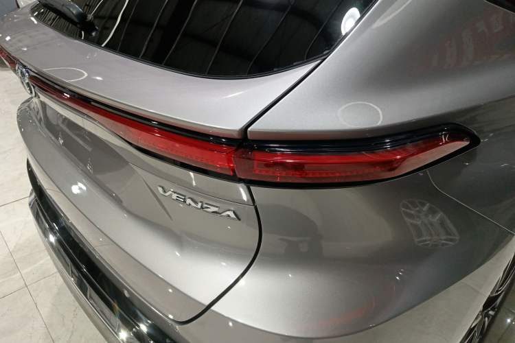 Used Toyota Venza 2022 2.0L CVT Two-Wheel Drive Prestige Edition Exterior 6