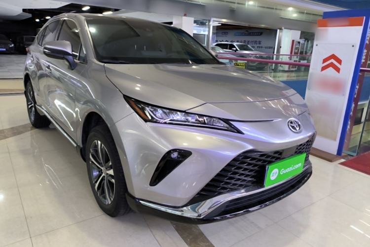Used Toyota Venza 2022 2.0L CVT Two-Wheel Drive Luxury Edition Front Right 45 Deg