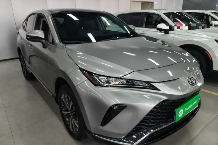 Used Toyota Venza 2022 2.0L CVT Two-Wheel Drive Luxury Edition Front Right 45 Deg