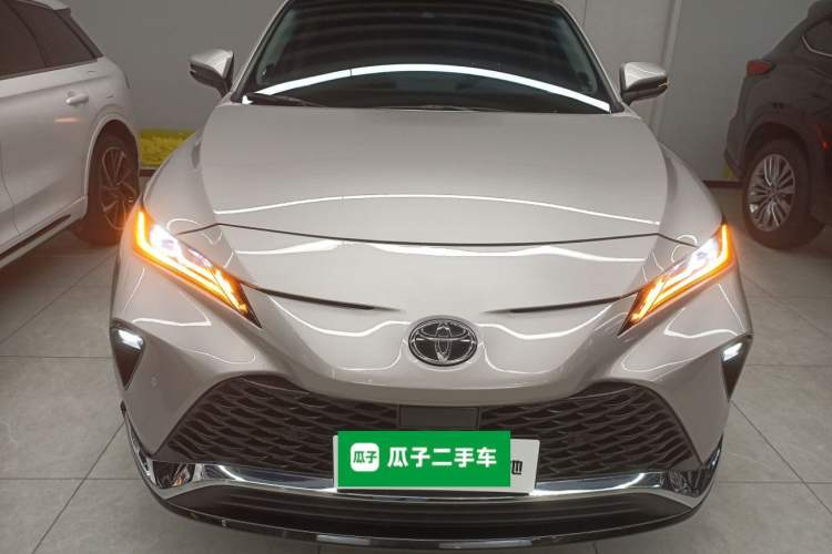 Used Toyota Venza 2022 2.0L CVT Two-Wheel Drive Prestige Edition Front