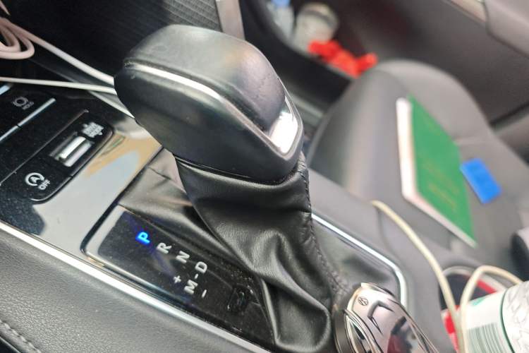 Used Toyota Venza 2022 2.0L CVT Two-Wheel Drive Prestige Edition Gear Lever