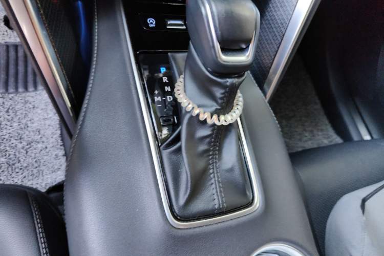 Used Toyota Venza 2022 2.0L CVT Two-Wheel Drive Prestige Edition Gear Lever
