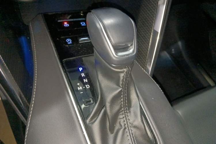 Used Toyota Venza 2022 2.0L CVT Two-Wheel Drive Prestige Edition Gear Lever