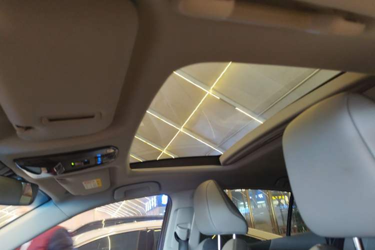 Used Toyota Venza 2022 2.0L CVT Two-Wheel Drive Prestige Edition Headliner