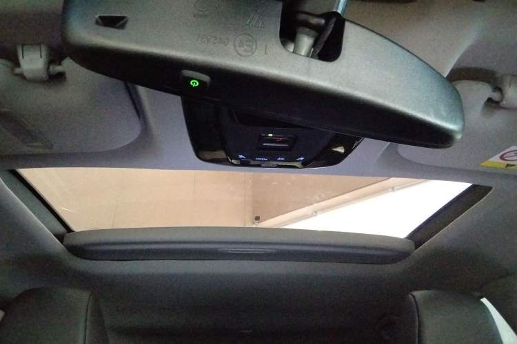 Used Toyota Venza 2022 2.0L CVT Two-Wheel Drive Luxury Edition Headliner