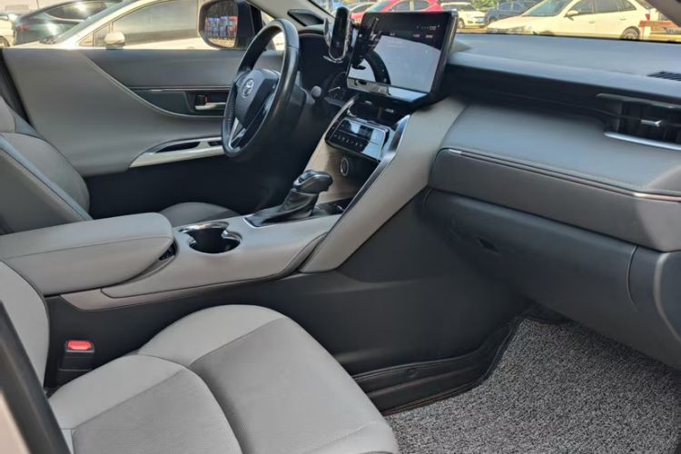 Used Toyota Venza 2022 2.0L CVT Two-Wheel Drive Prestige Edition Interior 1