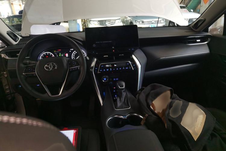 Used Toyota Venza 2022 2.0L CVT Two-Wheel Drive Prestige Edition Interior 2