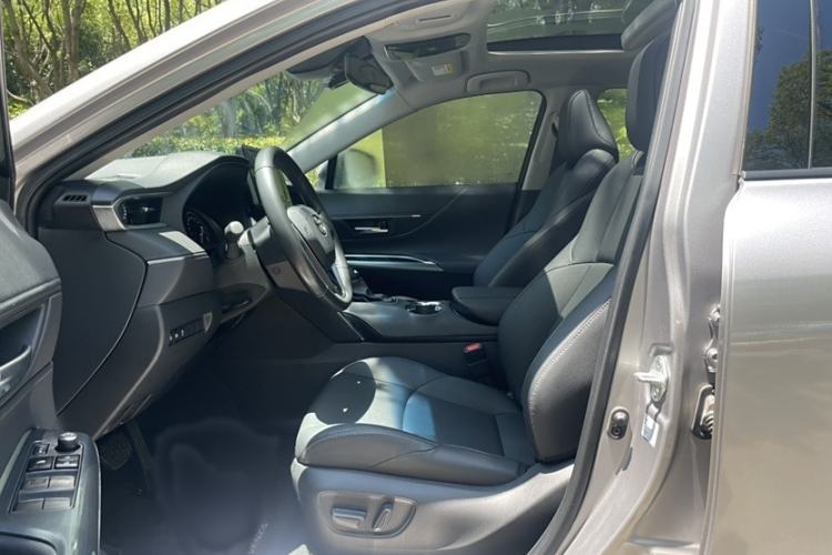 Used Toyota Venza 2022 2.0L CVT Two-Wheel Drive Luxury Edition Interior 2