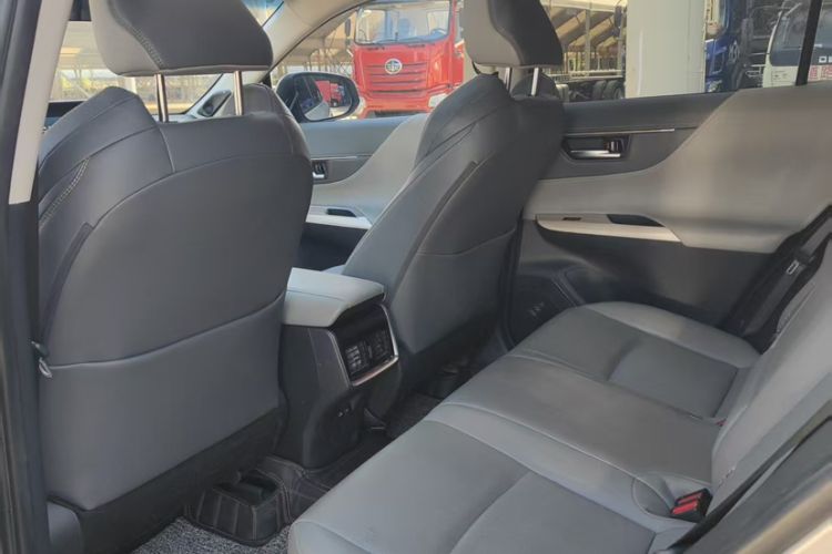 Used Toyota Venza 2022 2.0L CVT Two-Wheel Drive Prestige Edition Interior 3