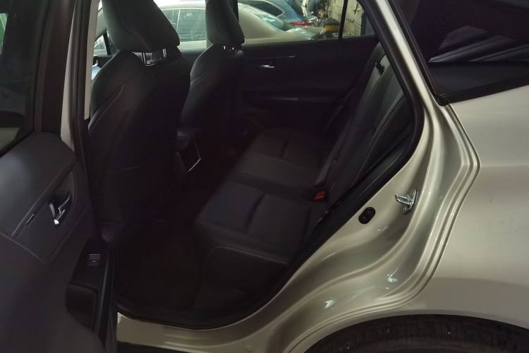 Used Toyota Venza 2022 2.0L CVT Two-Wheel Drive Prestige Edition Interior 4