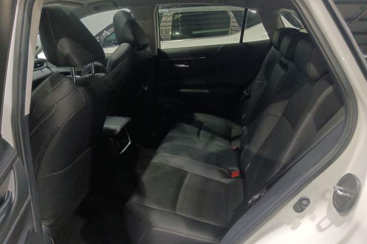 Used Toyota Venza 2022 2.0L CVT Two-Wheel Drive Prestige Edition Interior 4