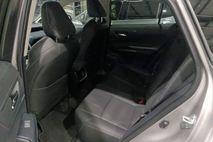 Used Toyota Venza 2022 2.0L CVT Two-Wheel Drive Prestige Edition Interior 4