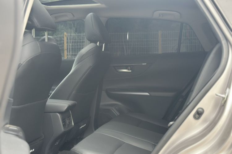 Used Toyota Venza 2022 2.0L CVT Two-Wheel Drive Luxury Edition Interior 5