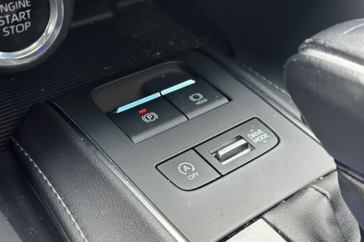 Used Toyota Venza 2022 2.0L CVT Two-Wheel Drive Luxury Edition Interior 6