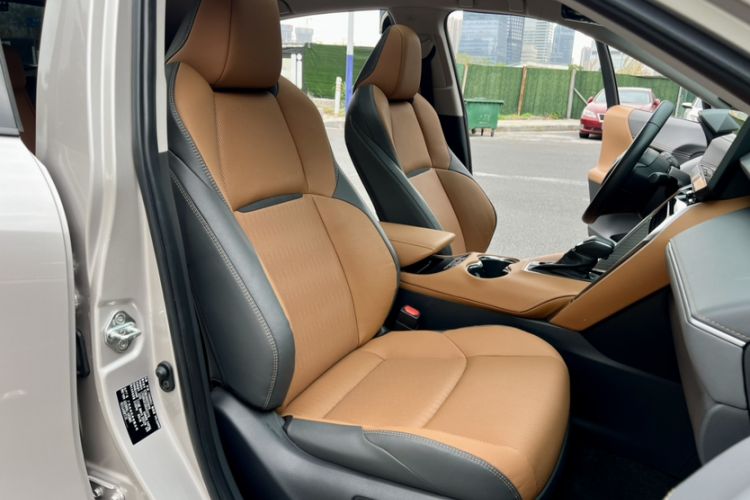 Used Toyota Venza 2022 Dual-Engine 2.5L CVT Two-Wheel Drive Prestige Edition Interior 8