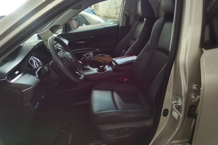 Used Toyota Venza 2022 2.0L CVT Two-Wheel Drive Prestige Edition Left Front Seat