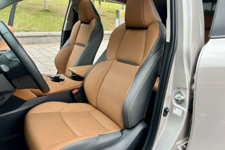 Used Toyota Venza 2022 Dual-Engine 2.5L CVT Two-Wheel Drive Prestige Edition Left Front Seat