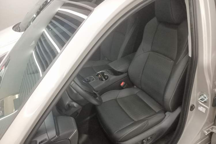 Used Toyota Venza 2022 2.0L CVT Two-Wheel Drive Prestige Edition Left Front Seat