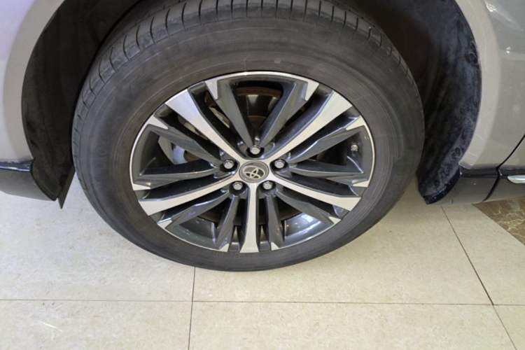 Used Toyota Venza 2022 2.0L CVT Two-Wheel Drive Luxury Edition Left Front Wheel Hub
