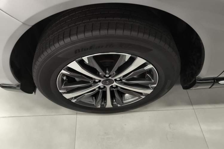 Used Toyota Venza 2022 2.0L CVT Two-Wheel Drive Luxury Edition Left Front Wheel Hub