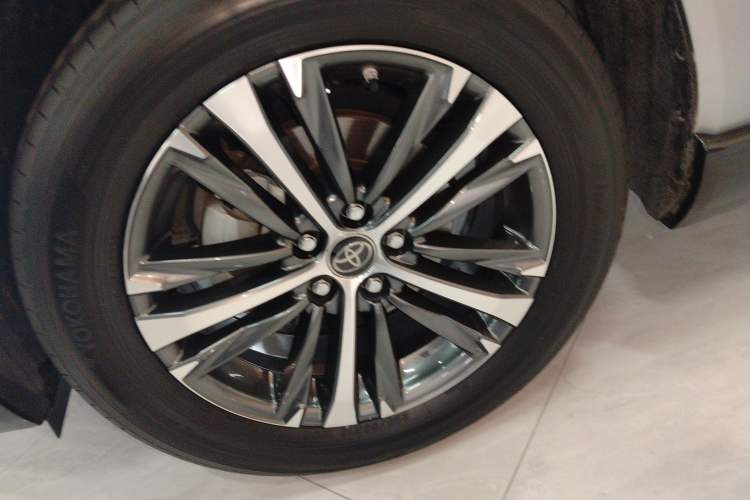 Used Toyota Venza 2022 2.0L CVT Two-Wheel Drive Luxury Edition Left Front Wheel Hub