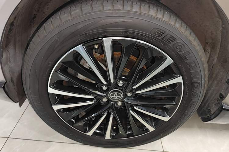 Used Toyota Venza 2022 2.0L CVT Two-Wheel Drive Prestige Edition Left Front Wheel Hub