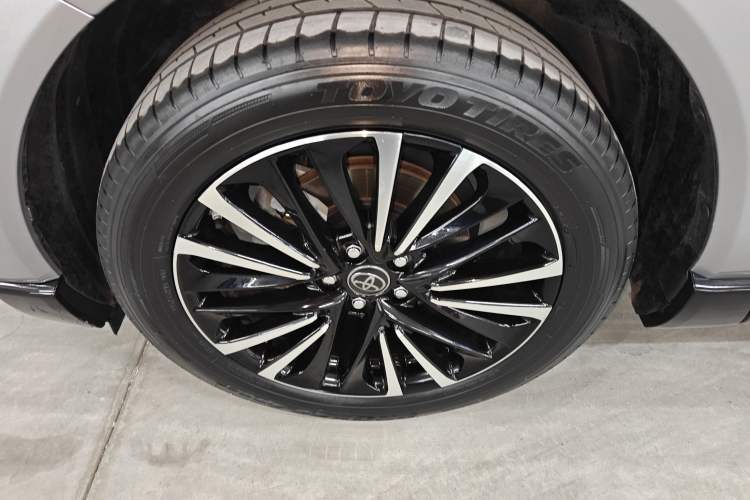 Used Toyota Venza 2022 2.0L CVT Two-Wheel Drive Prestige Edition Left Front Wheel Hub