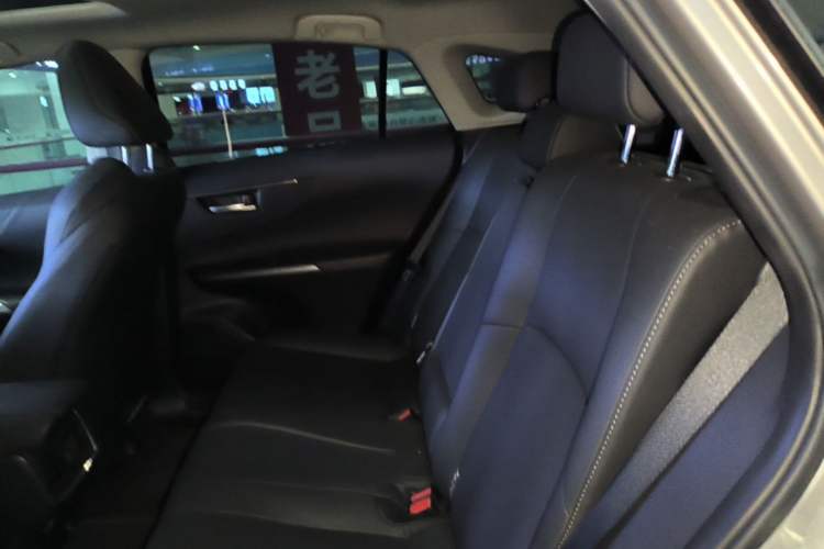 Used Toyota Venza 2022 2.0L CVT Two-Wheel Drive Luxury Edition Left Rear Seat