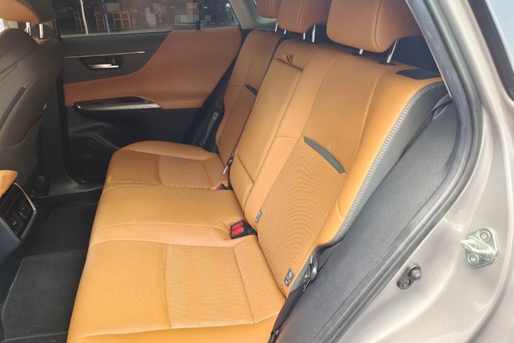 Used Toyota Venza 2022 2.0L CVT Two-Wheel Drive Prestige Edition Left Rear Seat