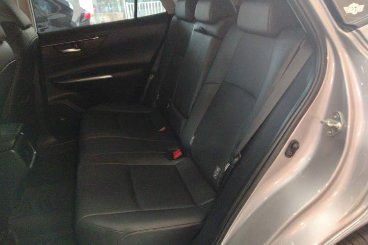 Used Toyota Venza 2022 2.0L CVT Two-Wheel Drive Luxury Edition Left Rear Seat