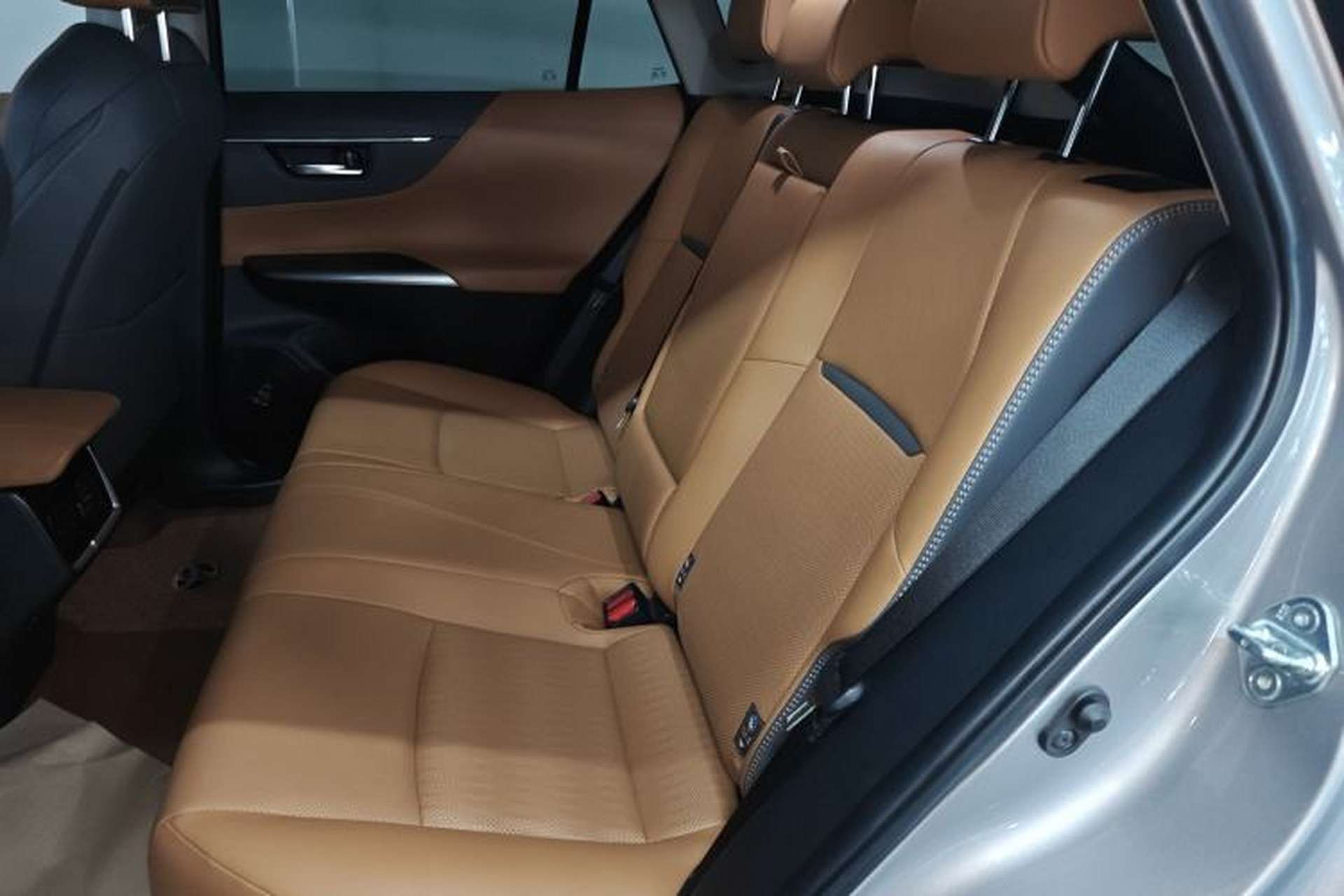 Used Toyota Venza 2022 2.0L CVT Two-Wheel Drive Prestige Edition Left Rear Seat