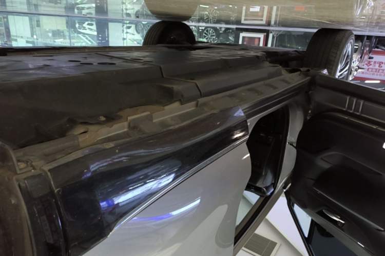 Used Toyota Venza 2022 2.0L CVT Two-Wheel Drive Luxury Edition Left Side Sill
