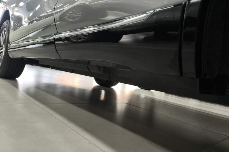 Used Toyota Venza 2022 2.0L CVT Two-Wheel Drive Luxury Edition Left Side Sill