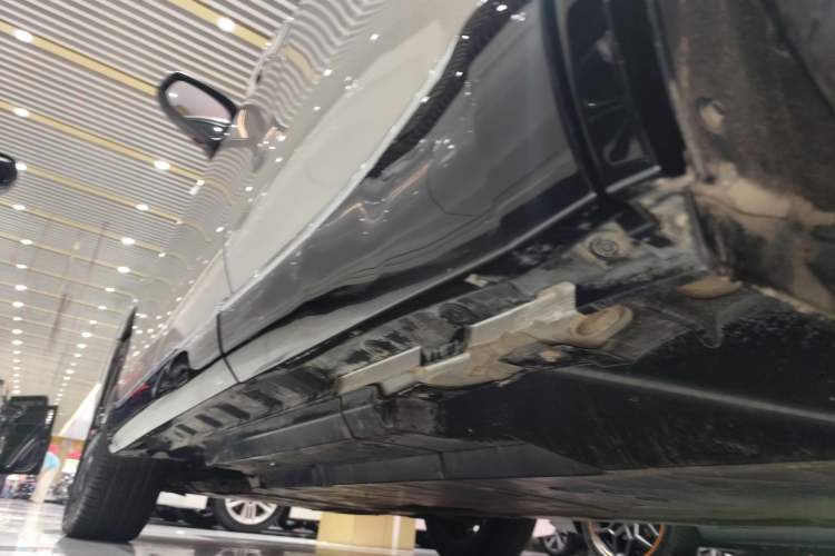 Used Toyota Venza 2022 2.0L CVT Two-Wheel Drive Prestige Edition Left Side Sill
