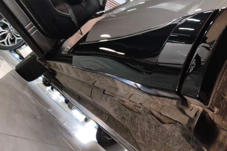 Used Toyota Venza 2022 2.0L CVT Two-Wheel Drive Luxury Edition Left Side Sill