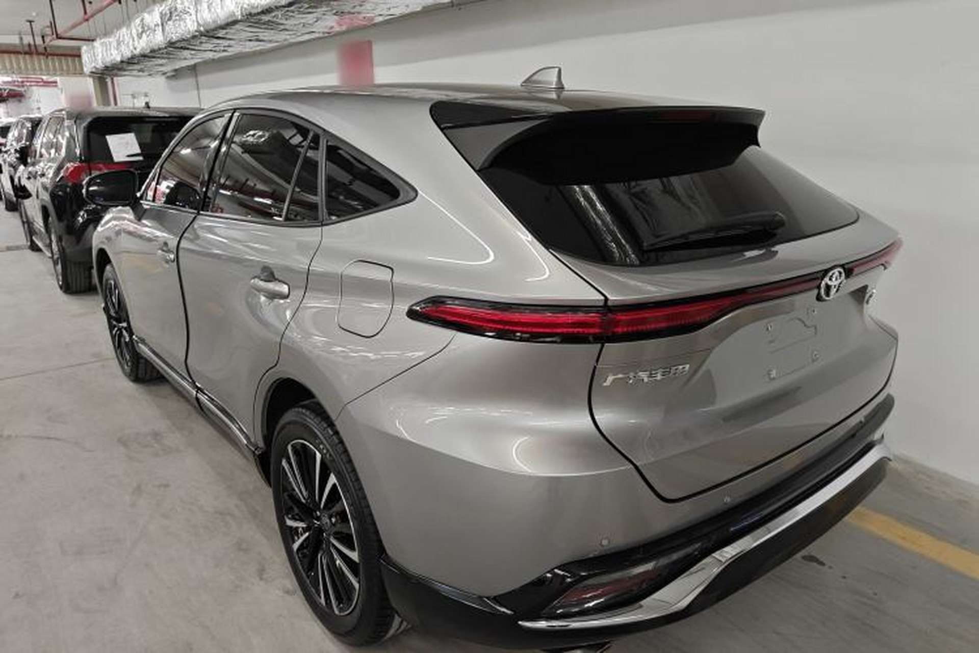 Used Toyota Venza 2022 2.0L CVT Two-Wheel Drive Prestige Edition Rear Left 45 Deg