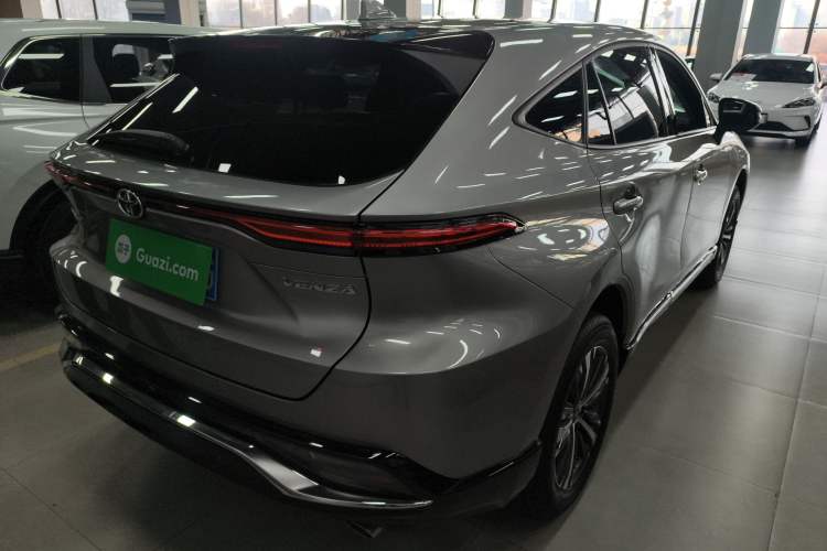 Used Toyota Venza 2022 2.0L CVT Two-Wheel Drive Luxury Edition Rear Right 45 Deg
