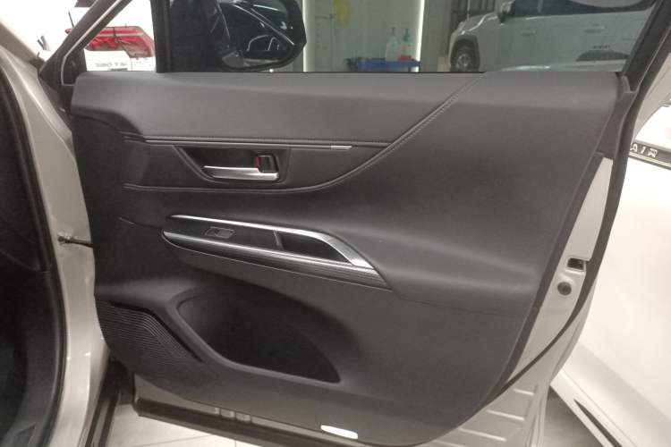 Used Toyota Venza 2022 2.0L CVT Two-Wheel Drive Prestige Edition Right Front Door Interior