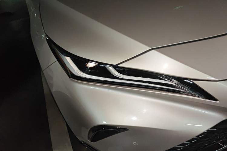 Used Toyota Venza 2022 2.0L CVT Two-Wheel Drive Prestige Edition Right Front Headlight