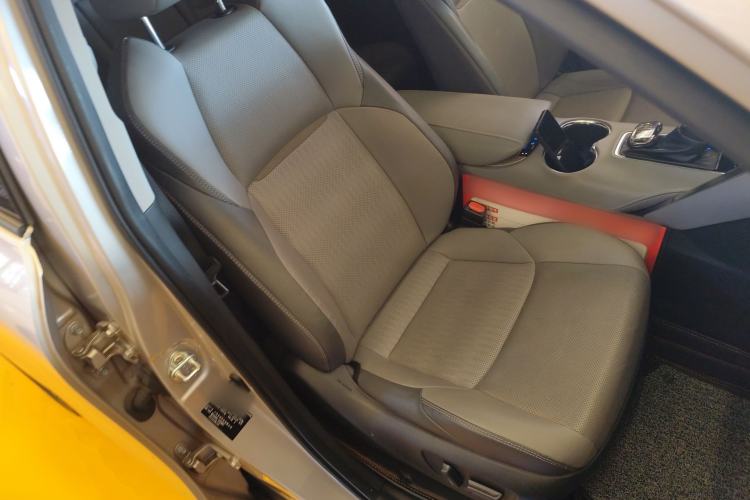 Used Toyota Venza 2022 2.0L CVT Two-Wheel Drive Prestige Edition Right Front Seat