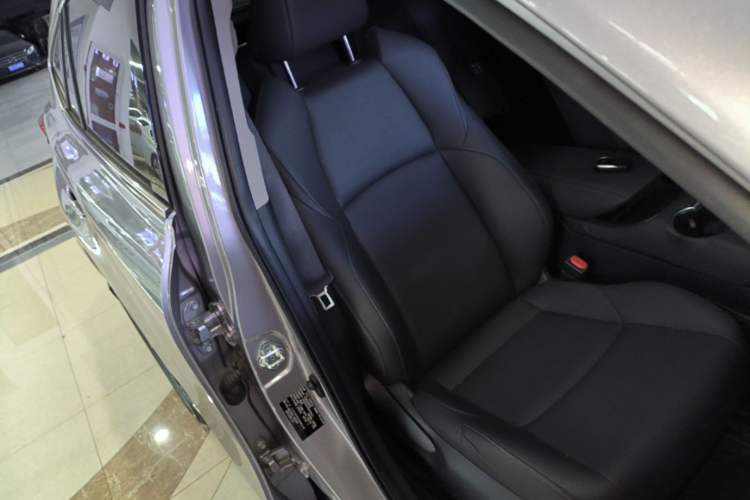 Used Toyota Venza 2022 2.0L CVT Two-Wheel Drive Luxury Edition Right Front Seat