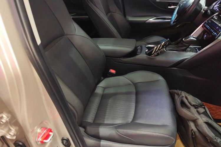 Used Toyota Venza 2022 2.0L CVT Two-Wheel Drive Prestige Edition Right Front Seat