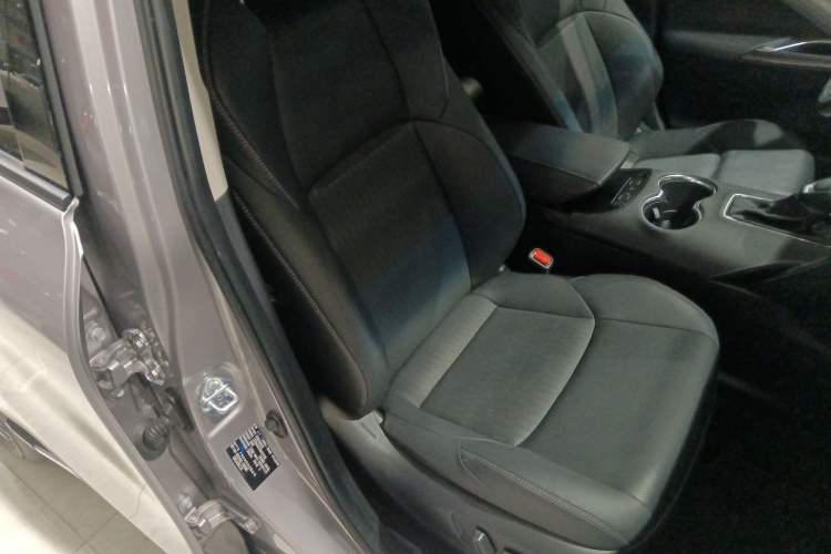 Used Toyota Venza 2022 2.0L CVT Two-Wheel Drive Prestige Edition Right Front Seat