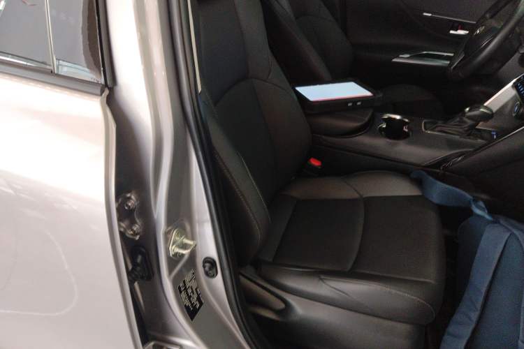 Used Toyota Venza 2022 2.0L CVT Two-Wheel Drive Luxury Edition Right Front Seat
