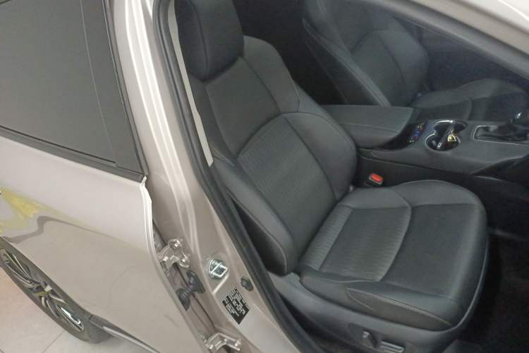 Used Toyota Venza 2022 2.0L CVT Two-Wheel Drive Prestige Edition Right Front Seat
