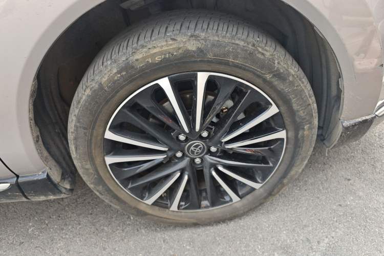 Used Toyota Venza 2022 2.0L CVT Two-Wheel Drive Prestige Edition Right Front Wheel Hub
