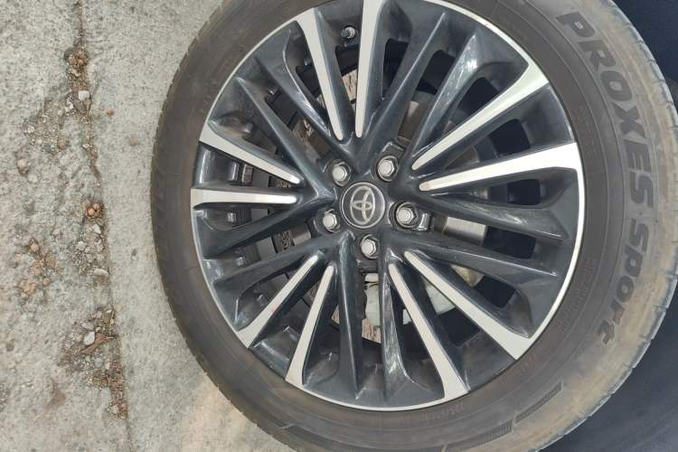 Used Toyota Venza 2022 2.0L CVT Two-Wheel Drive Prestige Edition Right Front Wheel Hub