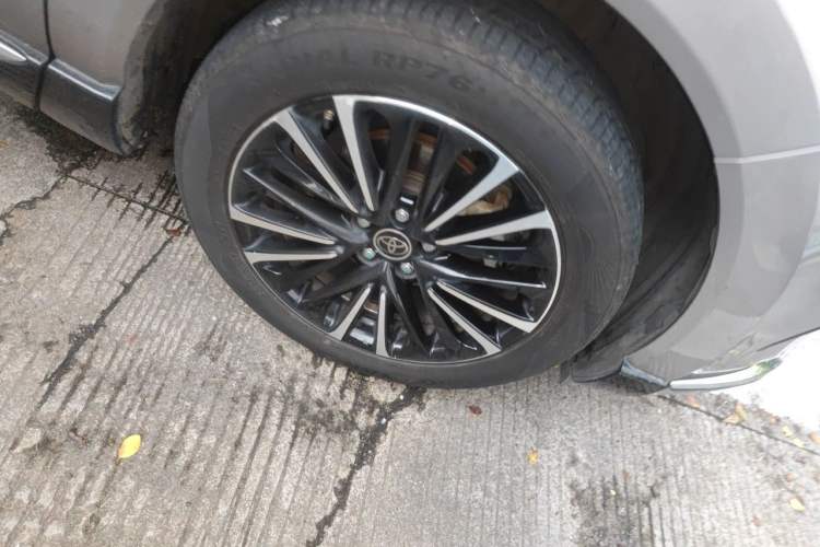 Used Toyota Venza 2022 2.0L CVT Two-Wheel Drive Prestige Edition Right Front Wheel Hub