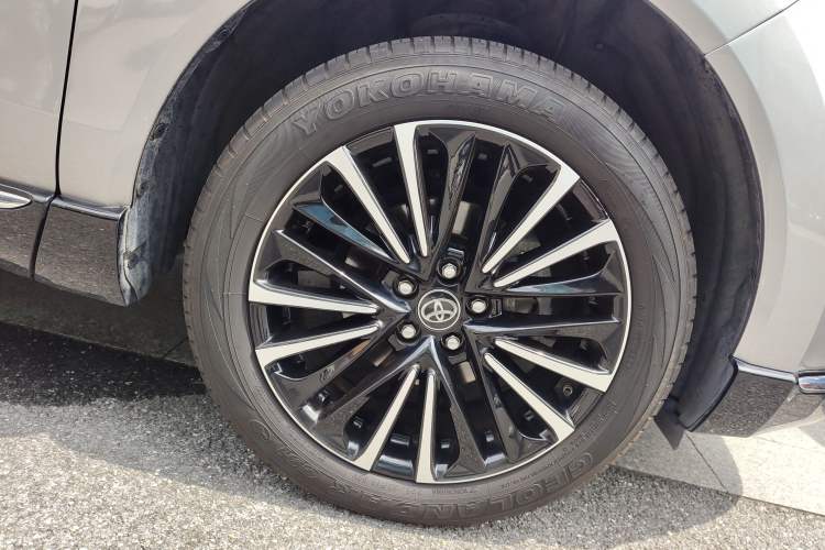 Used Toyota Venza 2022 2.0L CVT Two-Wheel Drive Prestige Edition Right Front Wheel Hub
