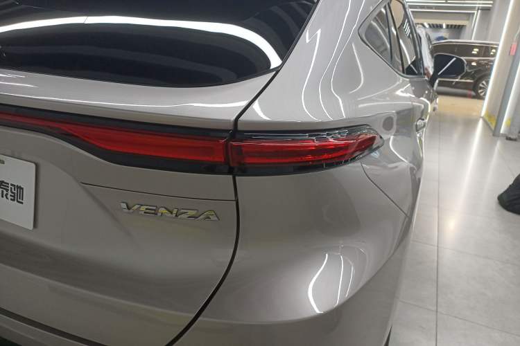 Used Toyota Venza 2022 2.0L CVT Two-Wheel Drive Prestige Edition Right Rear Taillight